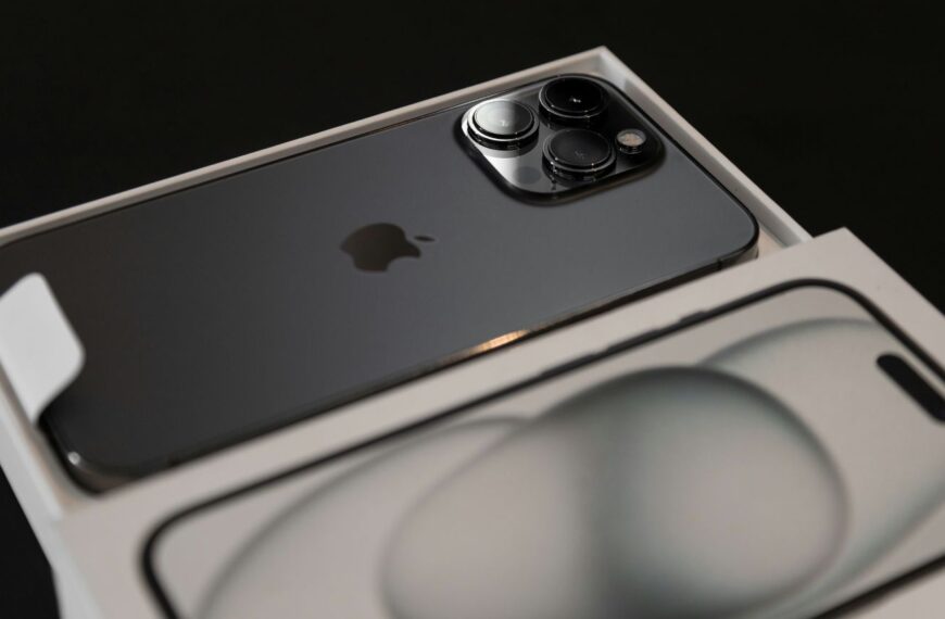 iPhone 15 Pro - video kamera w kieszeni